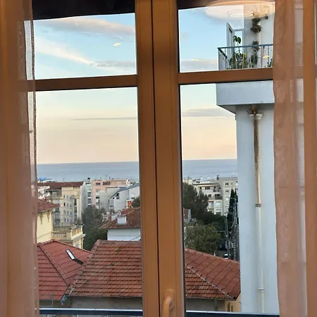 Avec Vue Sur A 5 Minutes De La Nice